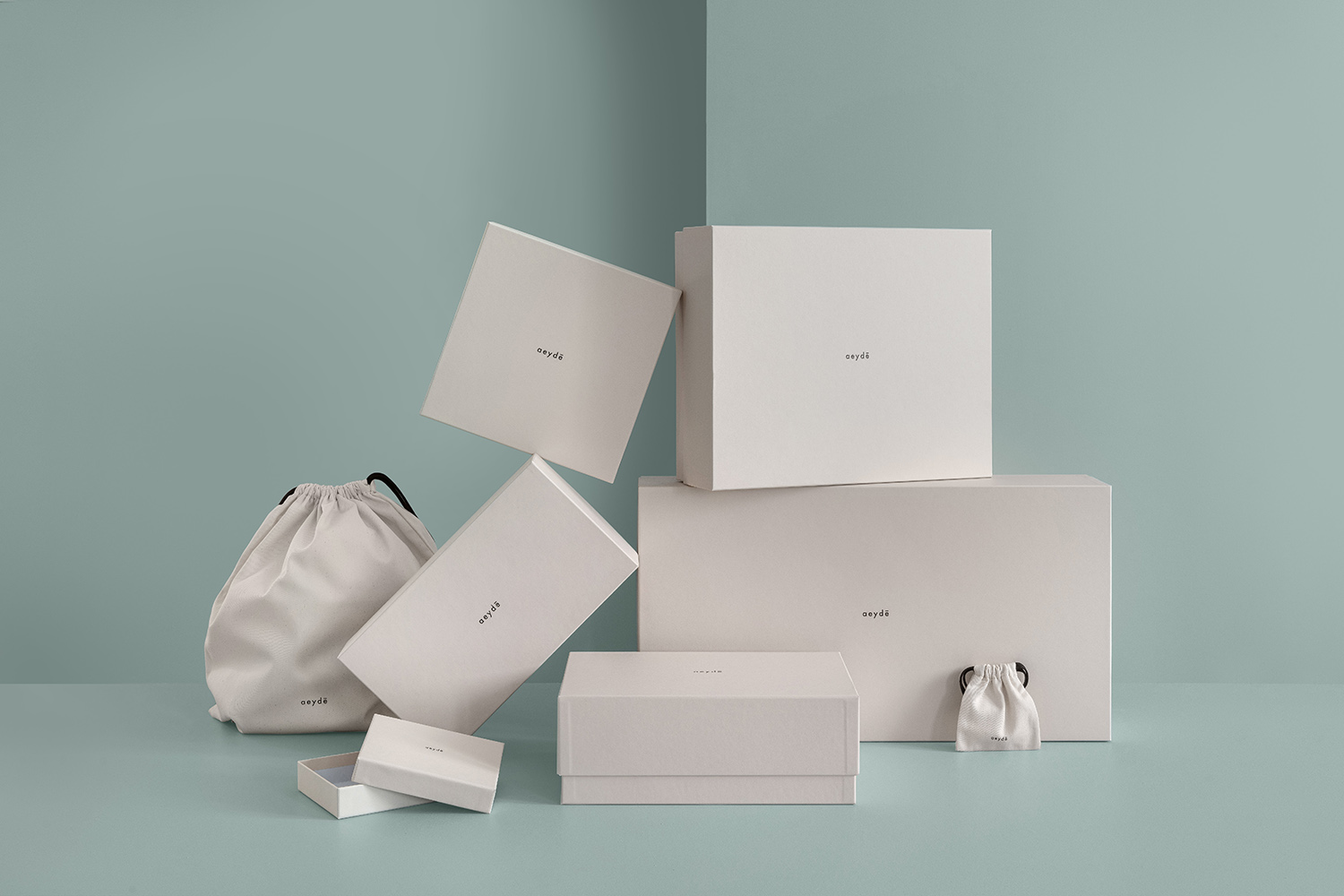 نمونهای از بسته بندی ساده و شیک با کمترین عناصر بصری - طراحی و تولید بسته بندی در گروه ایجاد